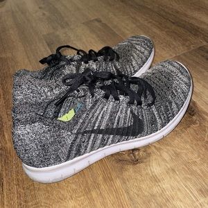 Nike Free RN Flyknit US 5Y (Women’s size 7) Gray/White